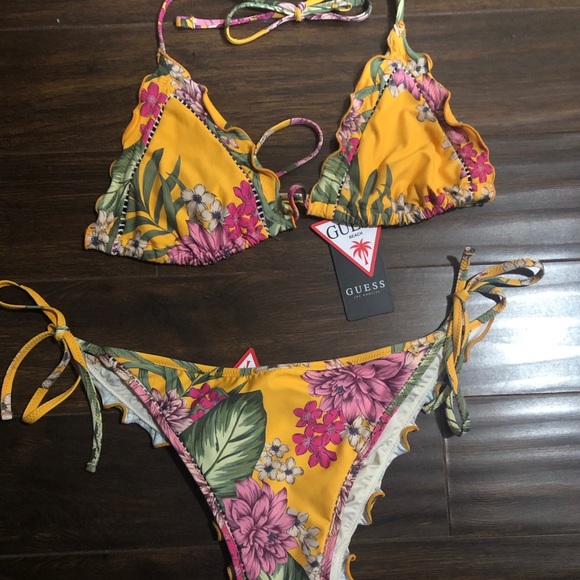 Guess swimsuit - Picture 1 of 3